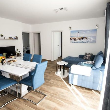 Blue Pearl Apartment Rogoznica  Buitenkant foto
