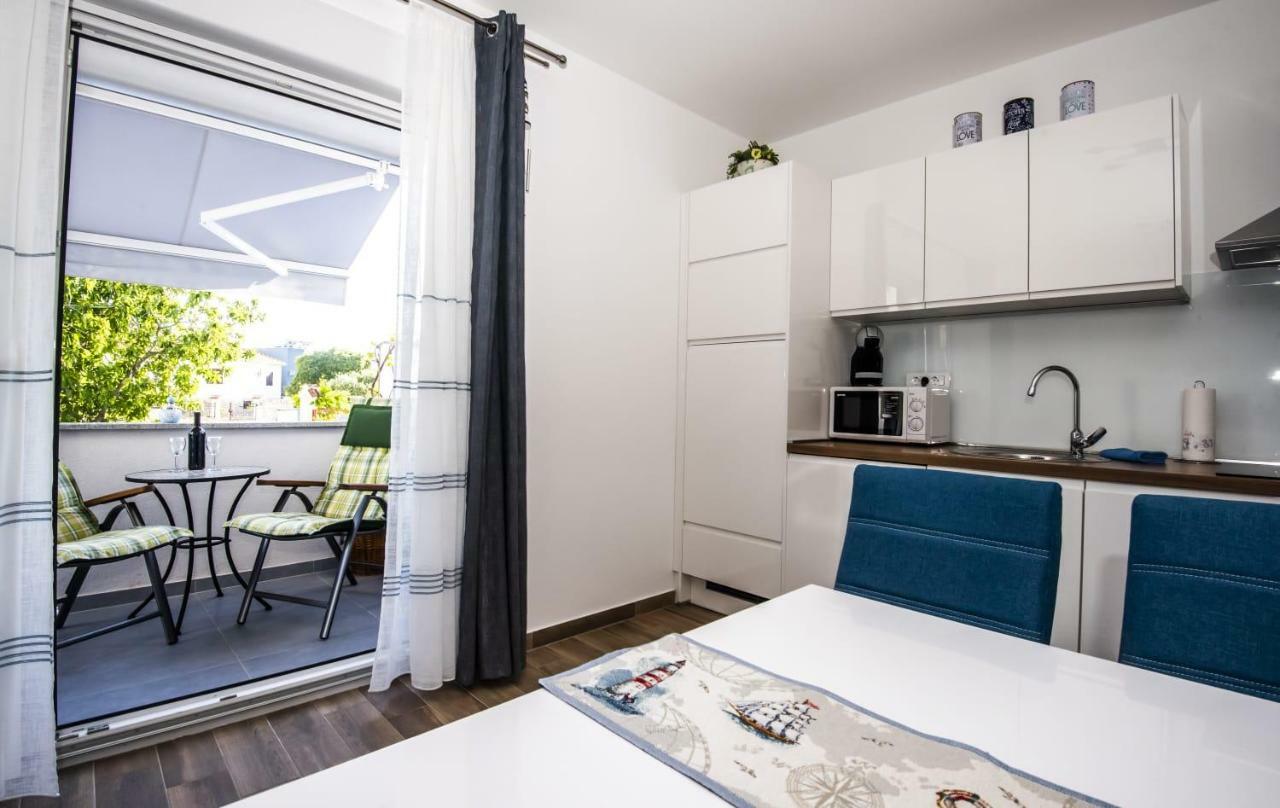 Blue Pearl Apartment Rogoznica  Buitenkant foto